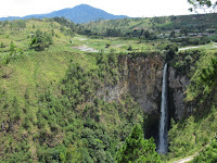 air terjun sipiso piso danau toba sumatra indonesia