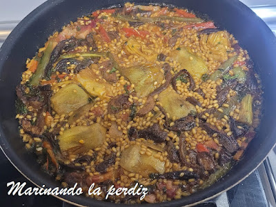 Arroz con boletus y alcachofas