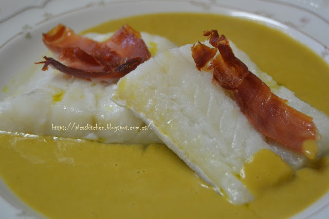 BACALAO SOBRE CREMA DE ALCACHOFAS Y ESPÁRRAGOS.