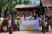 RISE-UP Lab Menyerahkan 85 Lampu Tenaga Surya Kepada Masyarakat Kampung Sumuraman Mappi Papua