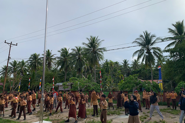 Mahasiswa KKL Ikut Senam Rutin Bersama Siswa SDN 38 Desa Punggur Kapuas Mahasiswa KKL Ikut Senam Rutin Bersama Siswa SDN 38 Desa Punggur Kapuas