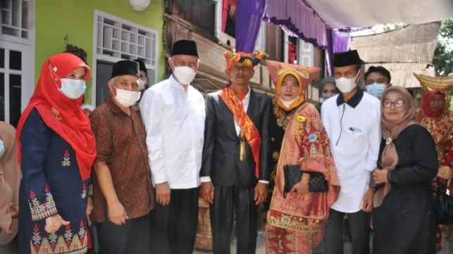 Gubernur Buya Mahyeldi Hadiri Adat Basalin Baju Pusako Datuak Rajo Malintang Kayo