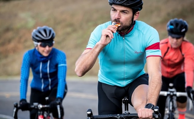 Los mejores geles energéticos para ciclistas y corredores