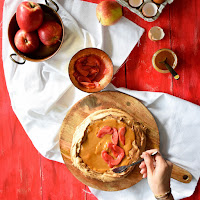  Pavlova de açúcar de coco com caramelo salgado e maçãs