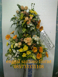 rangkaian bunga standing flower turut berduka cita