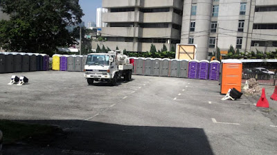 Bersih 4: Plenty portable toilets with a sewage tanker I think