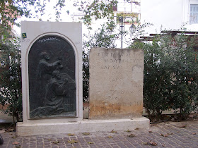 Splantzia Meydanı’nda Kavalalı Mehmet Ali Paşa’nın 1821’de bastırdığı isyanı anlatan anıt