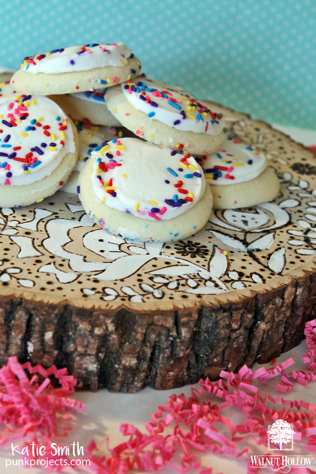 Make this wood burned cookie plate out of an @walnuthollow1 basswood round! tutorial by @punkprojects