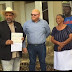 Alcaldía Municipal entrega cheque en la comunidad de Los Arroyos.