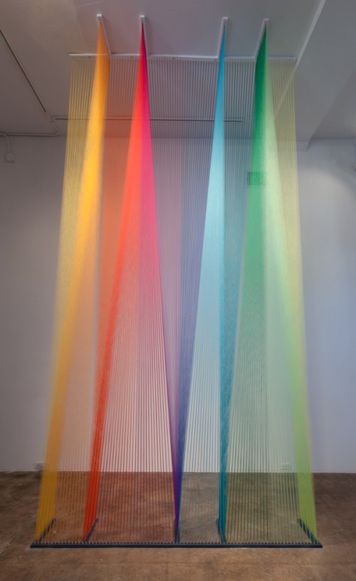 gabriel dawe instalação arte fios cores arco-iris