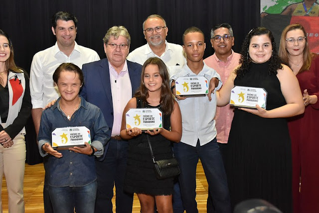 João Azevêdo participa de solenidade do Prêmio do Esporte Paraibano e destaca os investimentos no setor