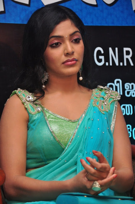 rima kallingal saree unseen pics