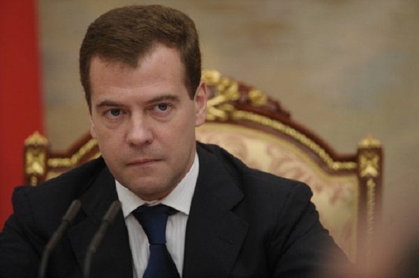 Medvedev all'attacco dei leader europei: "In visita a Kiev fan europei di rane, wurstel e spaghetti"