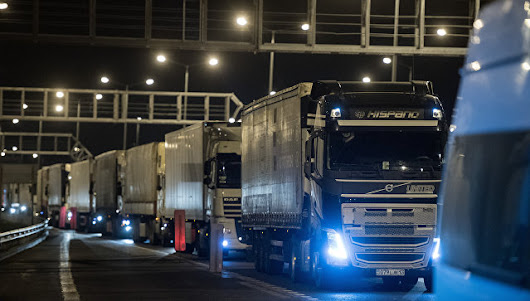 По Крымскому мосту за первые восемь часов проехали более 700 грузовиков