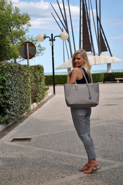 outfit bianco e nero abbinamenti bianco e nero come abbinare il nero come abbinare il bianco come abbinare il bianco e nero mariafelicia magno fashion blogger colorblock by felym fashion blog italiani fashion blogger italiane blog di moda blogger italiane di moda colorblock by felym ragazze bionde blonde hair blonde girls white outfit black and white outfit how to wear black and white how to combine black and white 