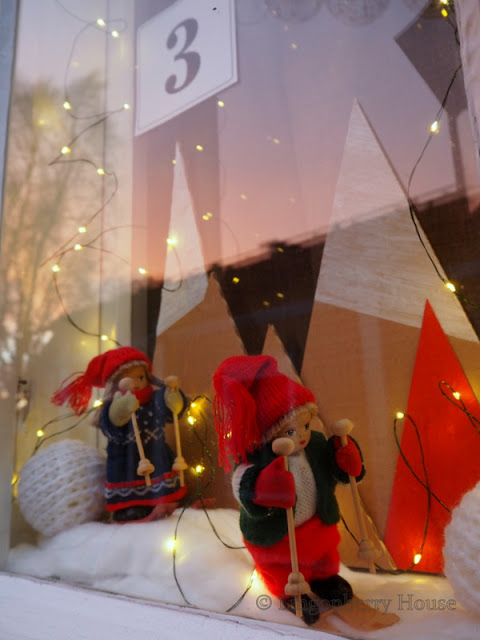 lingonberryhouse, joulu, ikkuna, kalenteri, christmas, window, koristelu