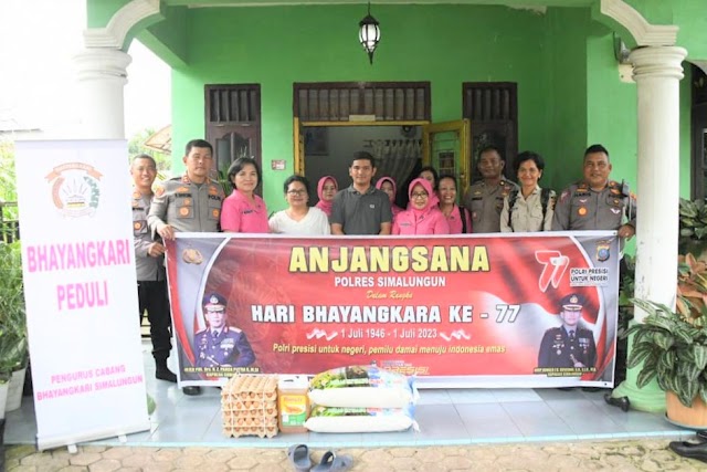 Jelang Hari Bhayangkara Ke-77, Kapolres Simalungun Bersama Ketua Cabang Bhayangkari Anjangsana Ke Rumah Warakawuri