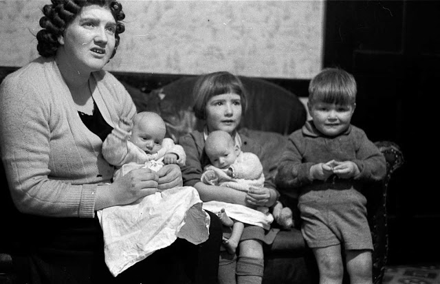 27-year-old Briton Ivy Bourne, mother of triplets and twins. Her mother had a total of 22 children, including one set of triplets and four sets of twins, 1953.