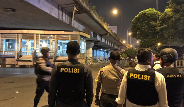 Gegana Olah TKP Ledakan Kampung Melayu