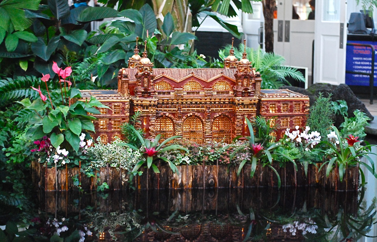 2012 Holiday Train Show: Model Trains and New York Landmark Replicas 