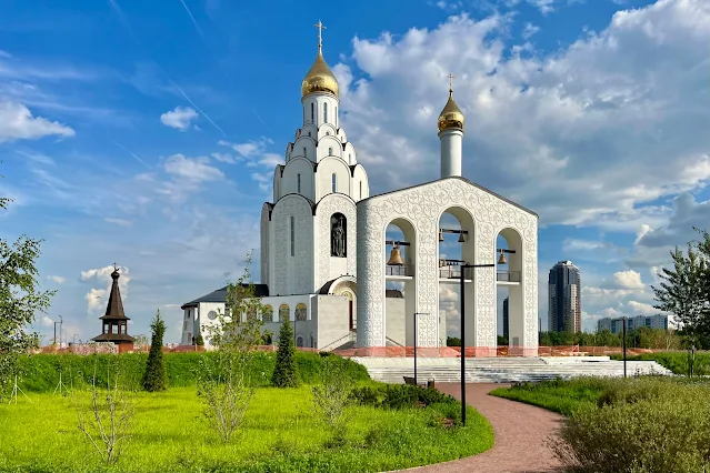 Покровская набережная, бывшее Тушинское аэрополе, строящийся храм Святого Равноапостольного Князя Владимира