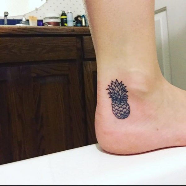 Mini tatuagens femininas para os tornozelos 