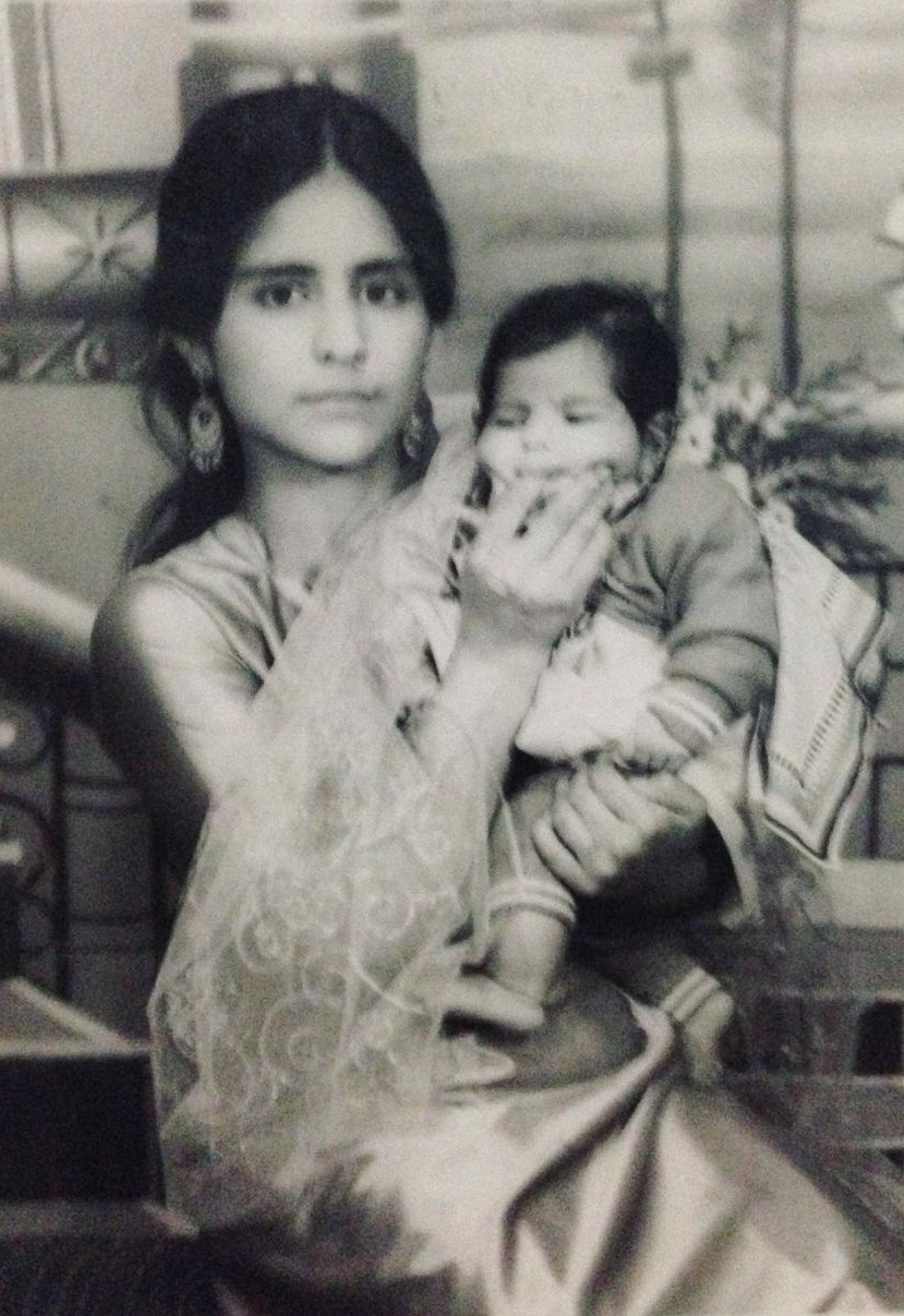 Television (TV) Actress Hina Khan Childhood Pic with Mother Ruqsana Khan | Television (TV) Actress Hina Khan Childhood Photos | Real-Life Photos
