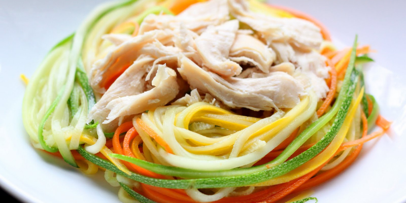 Perfect Zucchini Noodles with Chicken and Tangy Peanut Sauce.