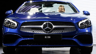Mustache and eyebrows, two icons of the design of the new Mercedes-Benz