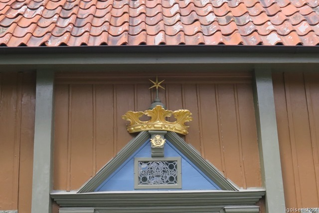 Gold crown at entrance to Sigtuna Town Hall , Sweden