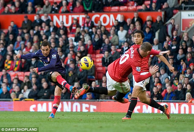 Hasil Pertandingan Manchester United (MU) vs Arsenal 2-1, 3 Okt 2012