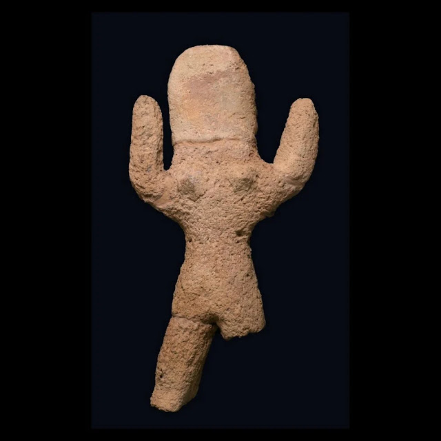 Πήλινο γυναικείο ειδώλιο. [Credit: Israel Antiquities Authority]