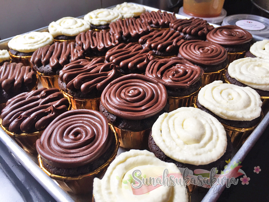 Mudahnya Buat Cupcake Sedap Dengan Decadent Chocolate Cake Mix Passionfood