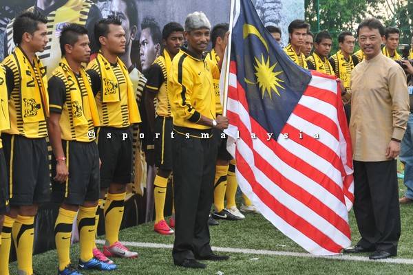 Jersi Baru Pasukan Bola  Sepak Malaysia 2010 2011 matpek 