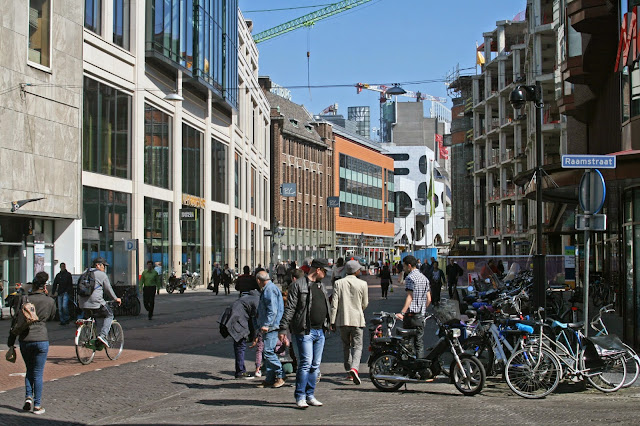 Grote Markstraat, Den Haag, april 2014. Foto: Robert van der Kroft