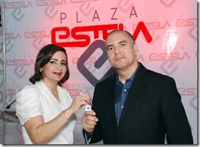 Reciben llaves en nombre de todos los propietarios.