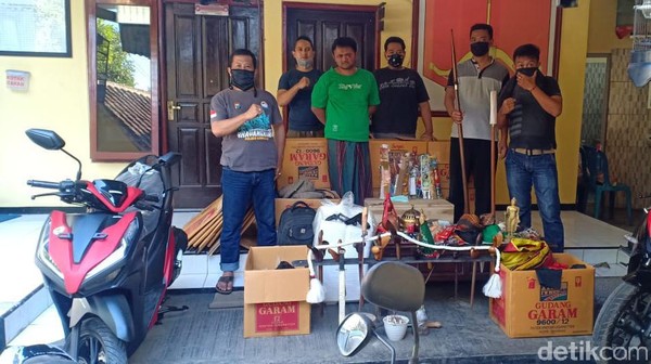 Janjikan Triliunan Rupiah, Dukun Pengganda Uang di Malang Diringkus