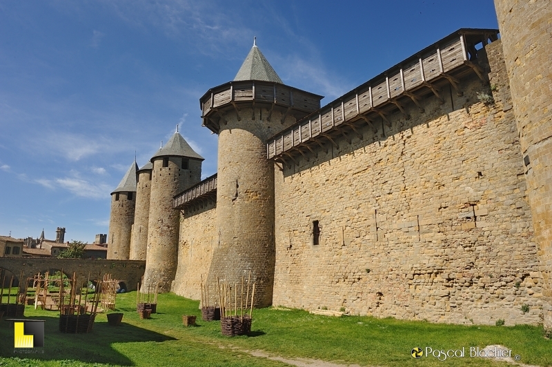 jardin médiéval du château comtal de carcassonne photo blachier pascal