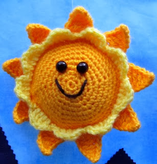 http://translate.googleusercontent.com/translate_c?depth=1&hl=es&rurl=translate.google.es&sl=en&tl=es&u=http://squirrelpicnic.com/2014/02/27/cuddly-sun-crochet-pattern/&usg=ALkJrhh2DTnEQRld_6v0AbwrjMbHVf0nMg