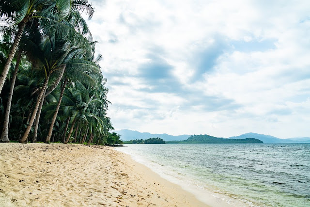 White-Sand-Beach-Port-Barton-Palawan-Philippines