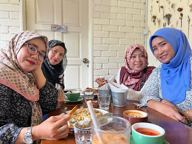 Makan Petang Di Fifty Trees Bersama Geng Bas Sekolah