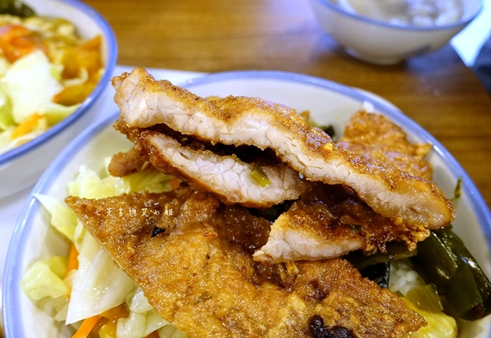 12 板橋古早味美食成昌食堂排骨飯獅子頭飯焢肉飯