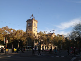 Praças para curtir Barcelona - Plaça de la Universitat