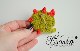 Krawka: Sleeping dragon brooch crochet with free pattern