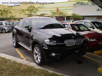 Black colour BMW X6