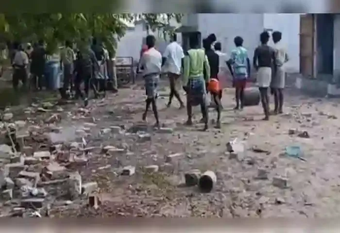 Many Feared Died in blast at firecracker factory in Tamil Nadu's Sivakasi, Chennai, News, Firecracker Factory, Blast, Dead, Obituary, Injury, Hospital, Treatment, National News