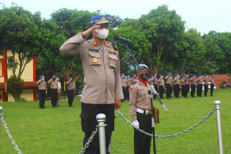 Penyampaian Ka SPN Polda Banten Terhadap Siswa Diktuk Bintara Polri Saat Upacara Pengibaran Bendera Merah Putih