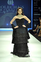 Dia, Mirza, walks, the, ramp, for, Golecha's, Jewels, at, IIJW, 2012, Day