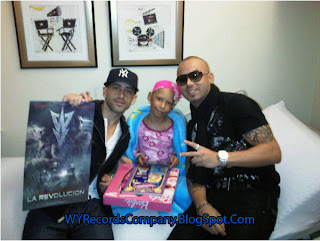 Wisin & Yandel llevan alegria a los niños del Hospital