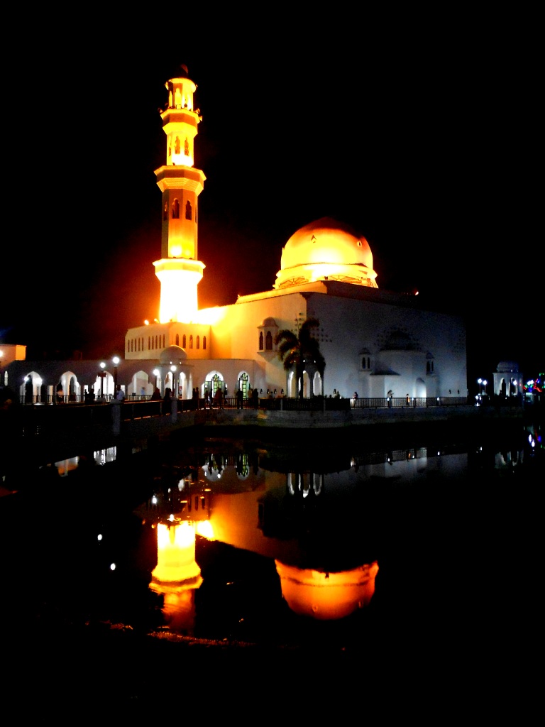 Terengganu My Heritage: Gambar Memukau di Masjid Terapung 